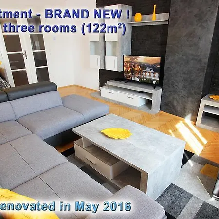 Astra 3 - Large With Terrace Apartment *