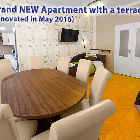 Astra 3 - Large With Terrace * Prague