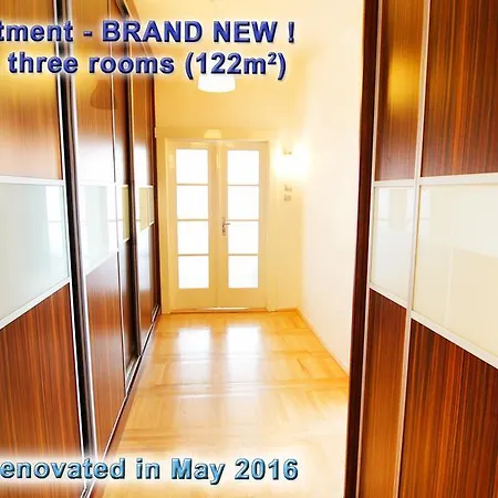 Astra 3 - Large With Terrace Apartament